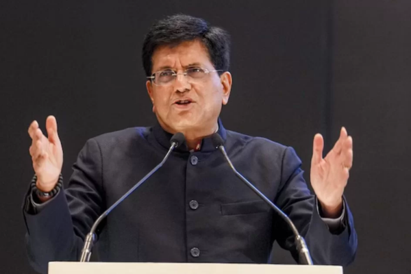 নতুন দিল্লীত কেন্দ্রীয় বাণিজ্য মন্ত্রী পীয়ুষ গোৱেলৰ সংবাদ মেল