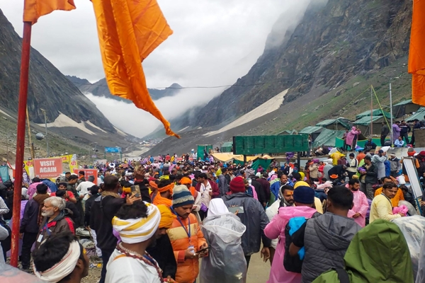 Amarnath Yatra 2025: Devotee Count Crosses 3 Lakh Mark in Just 17 Days