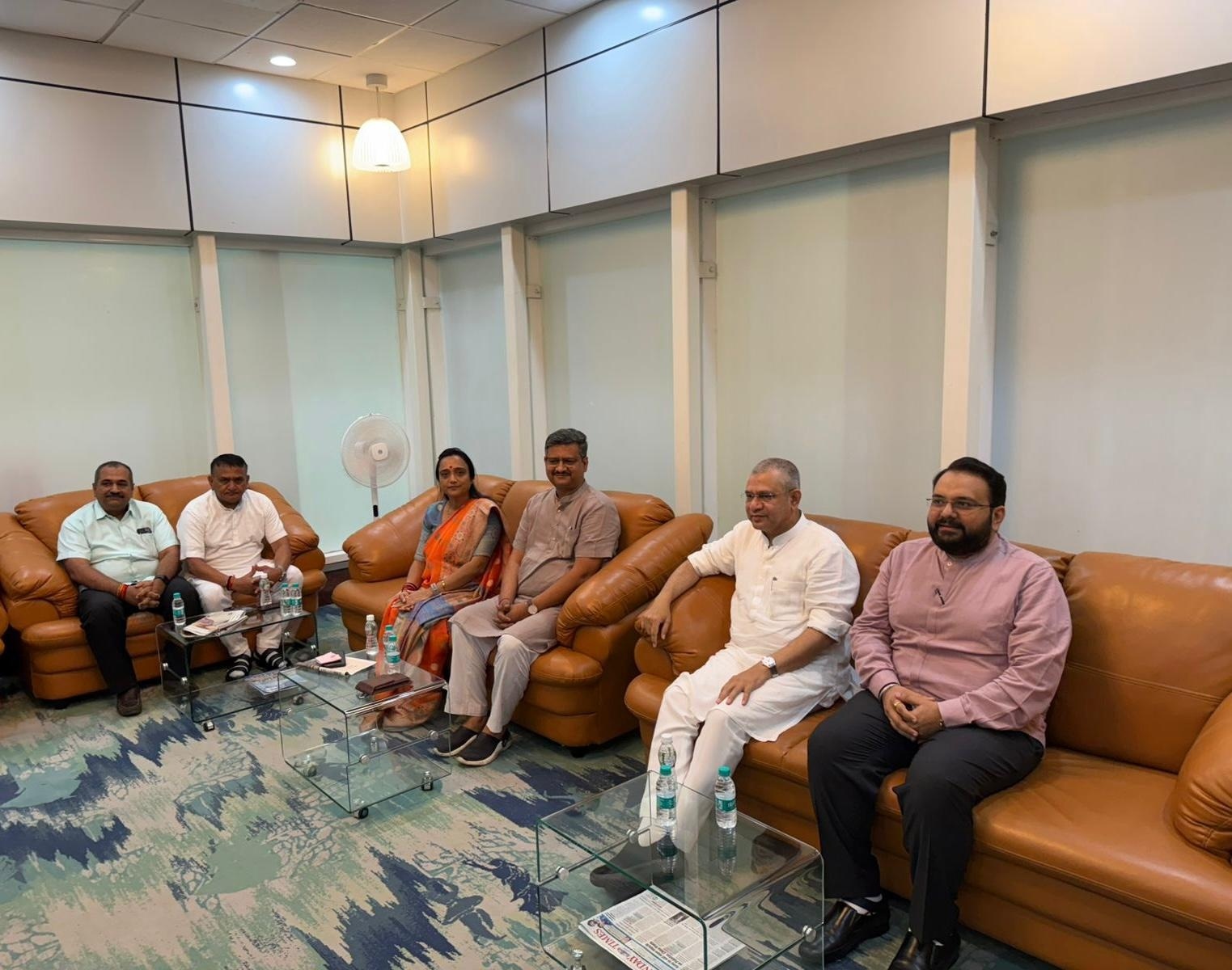 કેન્દ્રીય રેલવે મંત્રી અશ્વિની વૈષ્ણવે આજે વડોદરામાં વ્યાપક સમીક્ષા બેઠક યોજી