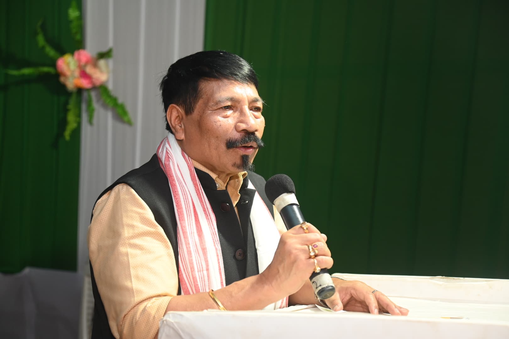 ৰাজ্যৰ ভিন্ন প্ৰান্তৰ খৰাং পৰিস্থিতি সন্দৰ্ভত কৃষিমন্ত্ৰী অতুল বৰাৰ মুখ্যমন্ত্ৰীৰ সৈতে আলোচনা