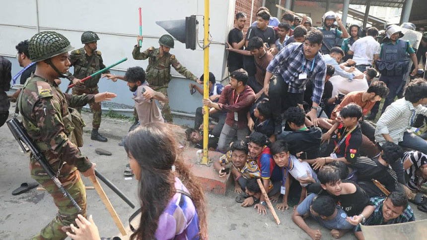 Bangladesh: Police charge batons, fire tear shells as students enter Secretariat