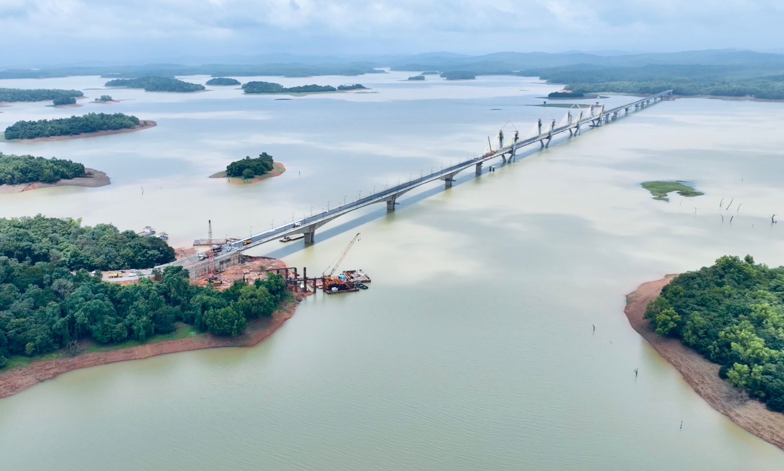 Union Minister Nitin Gadkari inaugurates India’s second longest cable-stayed sigandur bridge in Karnataka