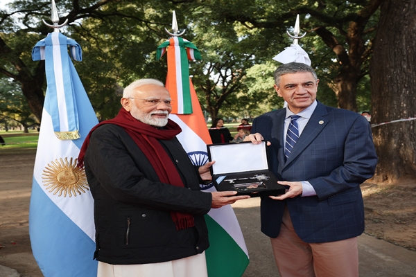 PM Modi Receives ‘Key to the City’ in Buenos Aires, Pays Homage to Mahatma Gandhi and Rabindranath Tagore