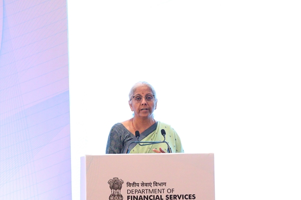 خزانے کی مرکزی وزیر نرملا سیتارمن نے کہا ہے کہ غیر بینک کاری مالی کمپنیوں NBFCs کی جانب سے قرضوں کی وصولیRBI کے ضابطوں کے مطابق کی جانی چاہیئے