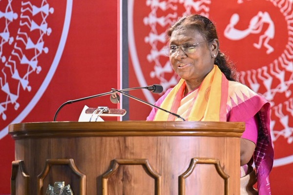 ওড়িশাৰ ৰবেঞ্চ’ বিশ্ববিদ্যালয়ৰ ত্ৰয়োদশ সমাৱৰ্তনত শ্ৰীমতী দ্রৌপদী মুৰ্মুৰ অংশগ্ৰহণ