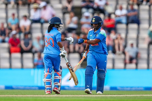 India beat England by 4 wickets in 1st ODI