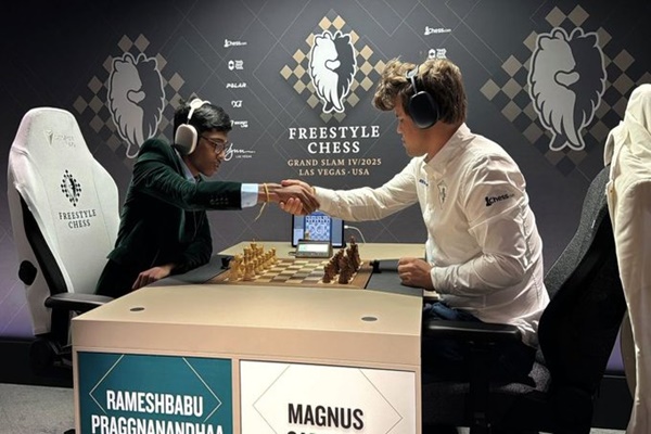 Praggnanandhaa defeats World No.1 Carlsen to enter Freestyle chess quarterfinals
