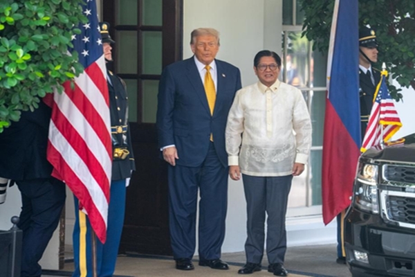 US President announces trade deals with Japan & Philippines