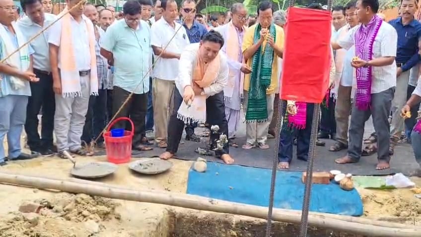 কাজলগাঁৱত আজি জিলা বড়ো সাহিত্য সভাৰ স্থায়ী কাৰ্যালয়ৰ আধাৰশিলা স্থাপন