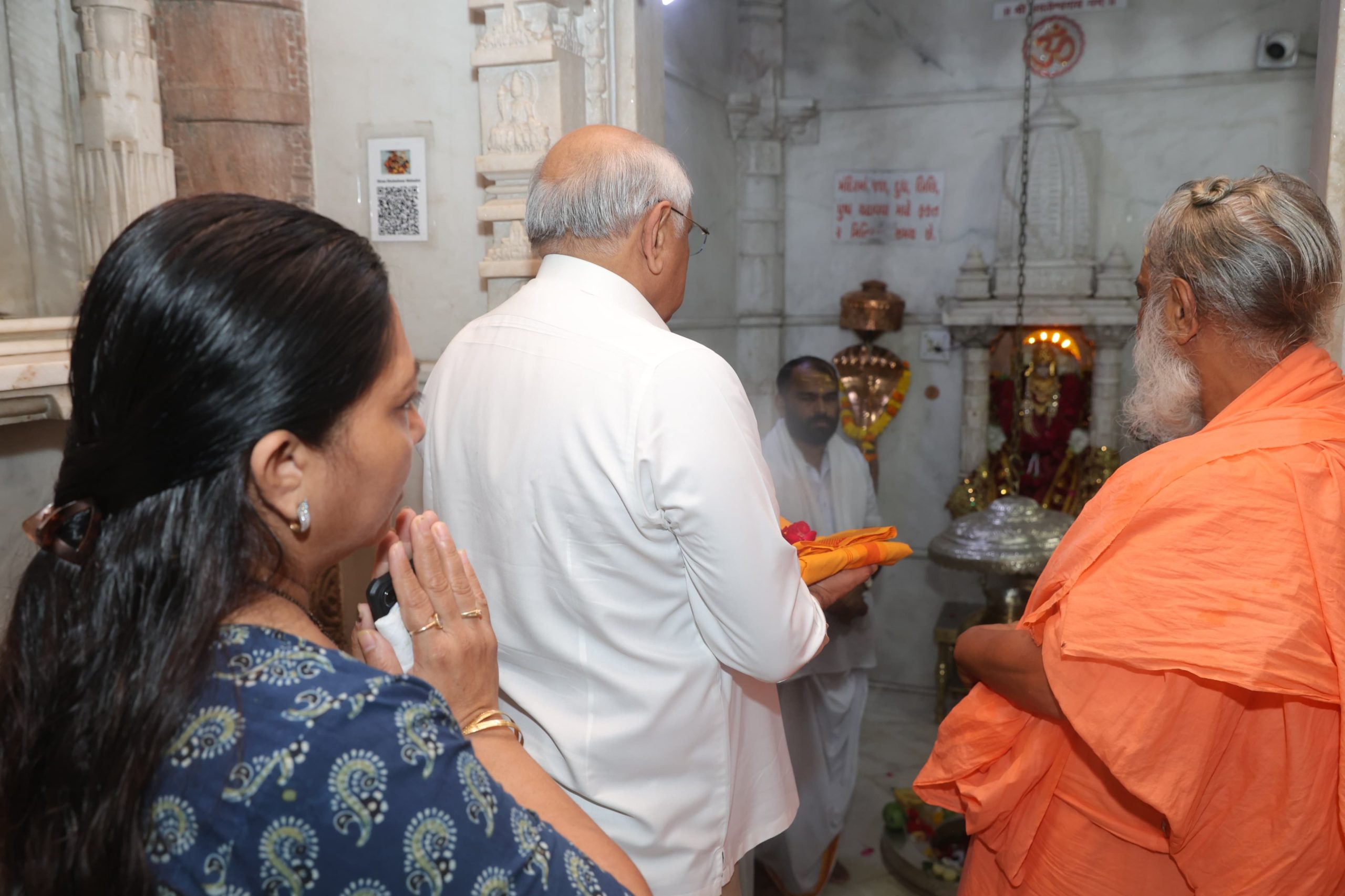 મુખ્યમંત્રી ભૂપેન્દ્ર પટેલે પવિત્ર શ્રાવણ માસના પ્રથમ સોમવારે ગાંધીનગરમાં ધોળેશ્વર મહાદેવના દર્શન કર્યા.