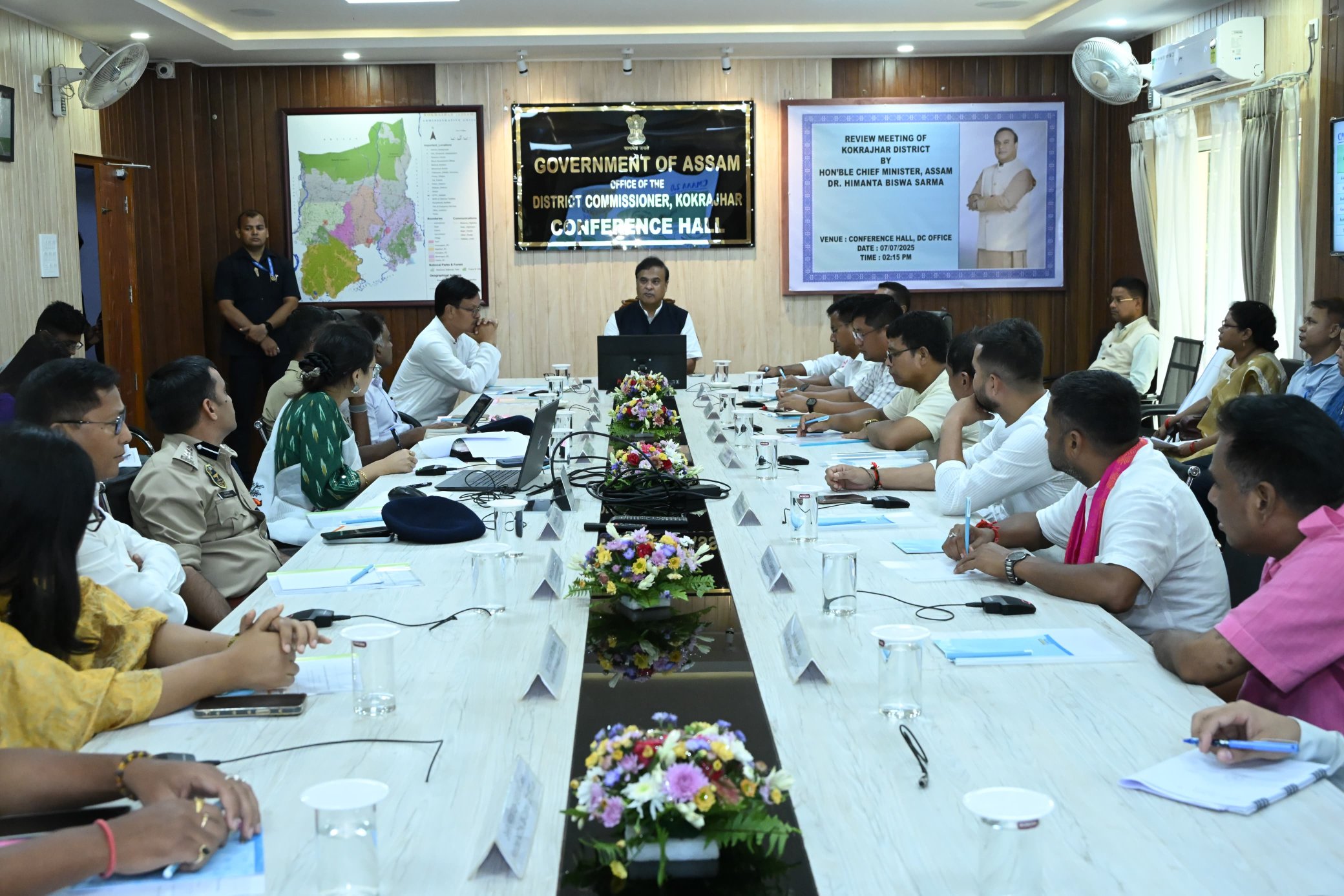 কোকৰাঝাৰত ৰাজ্য চৰকাৰৰ বিভিন্ন কল্যাণকামী আঁচনিসমূহৰ পৰ্যালোচনা মুখ্যমন্ত্রীৰ