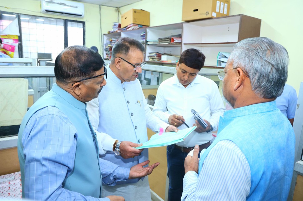 सैनिक कल्याण मंत्री गणेश जोशी ने देहरादून में उपनल के मुख्य कार्यालय का औचक निरीक्षण किया