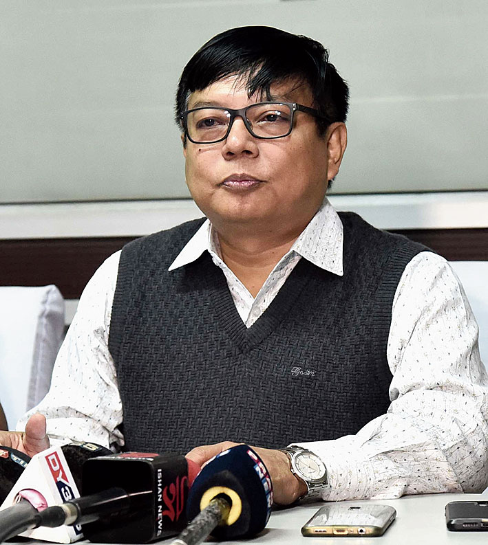 কংগ্ৰেছৰ পাঁচজনীয়া এটা সজাতি দলৰ ৰাজ্যপাল লক্ষ্মণ প্রসাদ আচাৰ্যক সাক্ষাৎ