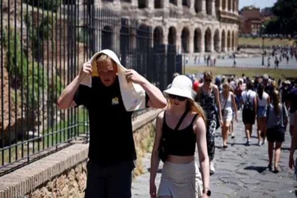 Heat wave sweeps across Europe; two dead in Italy
