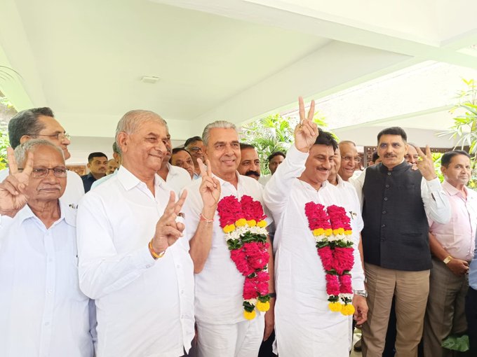 અમૂલ બ્રાન્ડ હેઠળ દૂધ અને દૂધની બનાવટોનું માર્કેટિંગ કરતી સહકારી સંસ્થા GCMMFના ચેરમેન તરીકે  અશોક ચૌધરીની વરણી