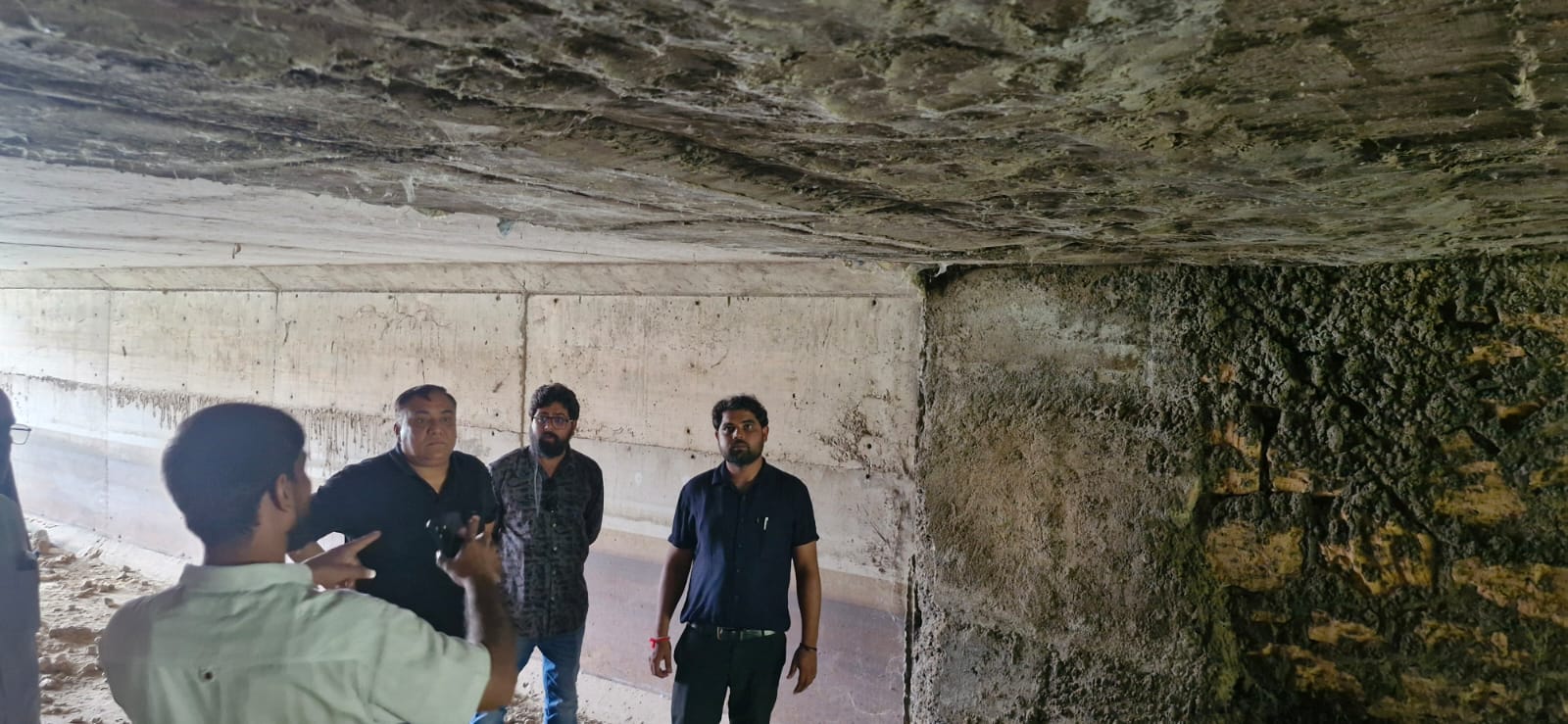 રાજ્યના વિવિધ જિલ્લાઓમાં ક્ષતિગ્રસ્ત માર્ગ અને બ્રિજનું કામ હાલમાં ચાલી રહ્યું છે