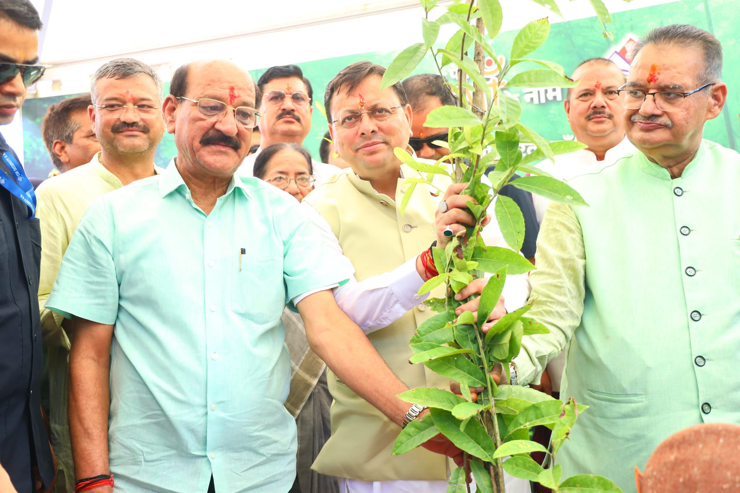 हरेला पर्व पर उत्तराखंड ने बनाया रिकॉर्ड, एक ही दिन में प्रदेशभर में आठ लाख से अधिक पौधे रोपे गए