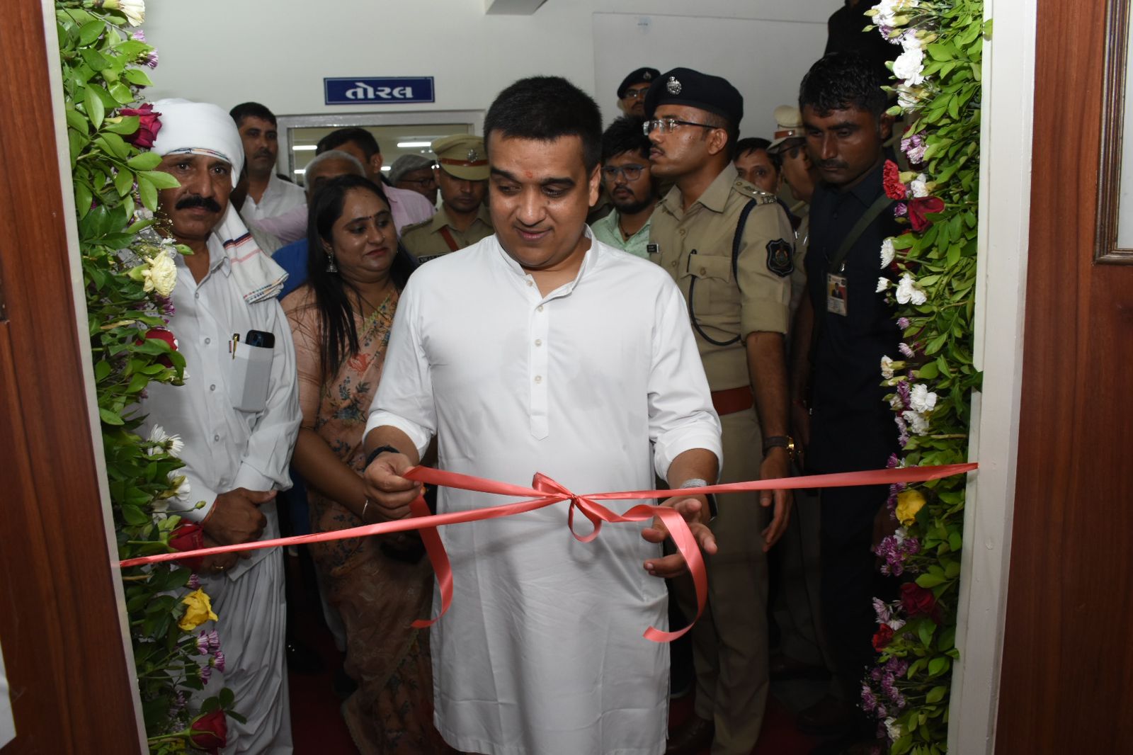 પૂર્વ કચ્છ પોલીસનાં ગૌ સેવાના કાર્યને ગૃહ રાજ્યમંત્રી હર્ષ સંઘવીએ બિરદાવ્યુ.