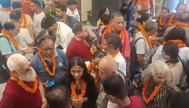 कैलाश मानसरोवर यात्रा का 50 सदस्यीय दल चम्पावत जिले के टनकपुर पहुंचा