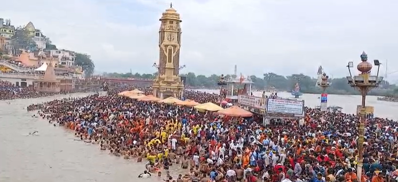 भव्य कांवड़ यात्रा अंतिम दौर में, कांवड़िए हरिद्वार से गंगाजल भरकर अपने गंतव्य की ओर हो रहे हैं रवाना