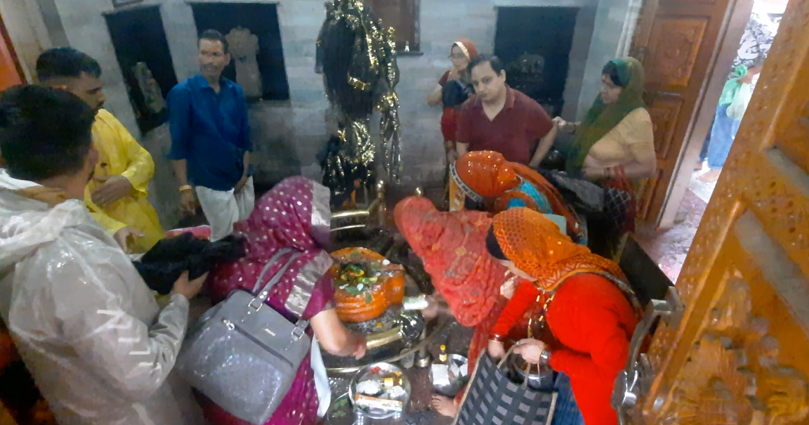 सावन मास की काली चतुर्दशी पर बागेश्वर जिले में काल भैरव मंदिर समेत तमाम शिवालयों में भक्तों ने किया जलाभिषेक