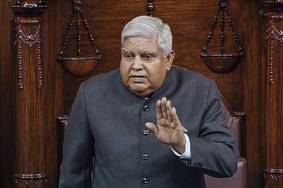 राष्ट्रीय शैक्षणिक धोरणाच्या प्रभावी अंमलबजावणीत शिकवणी वर्ग हे अडथळे असल्याचं उपराष्ट्रपती जगदीप धनखड यांचं मत