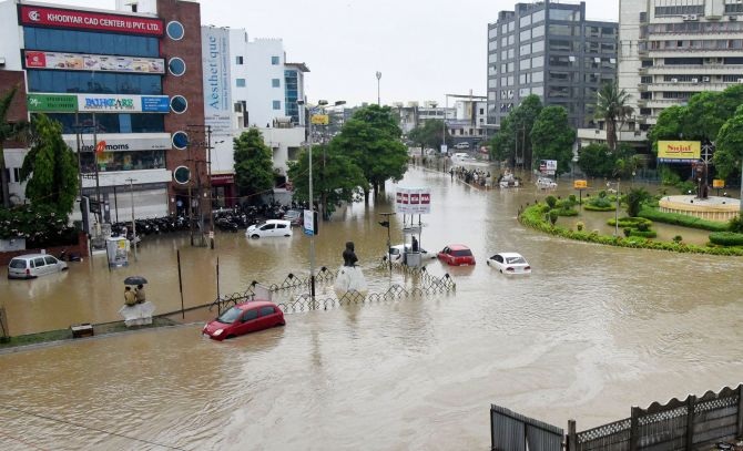पावसाळ्यात पूर येण्याची शक्यता असलेल्या 97 ठिकाणी राष्ट्रीय आपत्ती प्रतिसाद दलाच्या तुकड्या तैनात