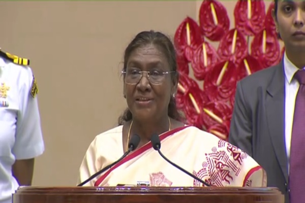 રાષ્ટ્રપતિ દ્રૌપદી મુર્મૂએ “સ્વચ્છ સર્વેક્ષણ પુરસ્કાર” એનાયત કર્યાં – સ્વચ્છ શહેરોની શ્રેણીમાં ગુજરાતનું અમદાવાદ શહેર પહેલા ક્રમાંકે.