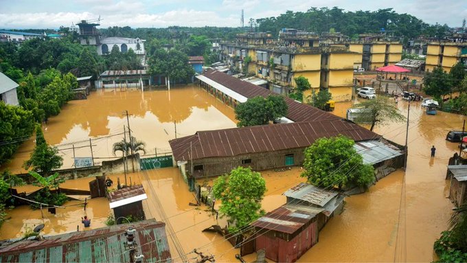 नागालँडमध्ये पडणाऱ्या मुसळधार पावसामुळे अनेक भागांत भूस्खलन