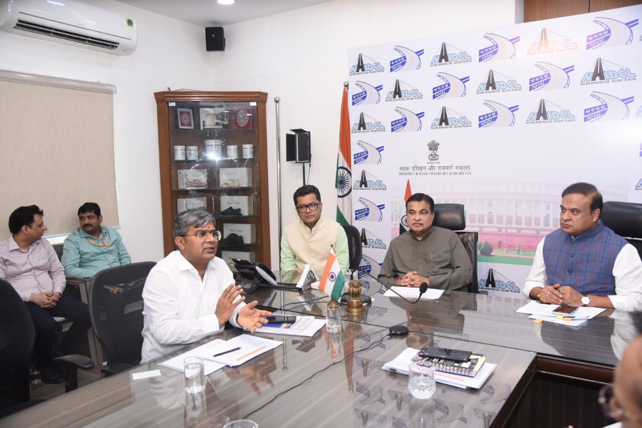ৰাজ্যত চলি থকা আন্তঃগাঁথনি প্রকল্প সন্দৰ্ভত নীতিন গাডকাৰীক সাক্ষাৎ মুখ্যমন্ত্ৰীৰ