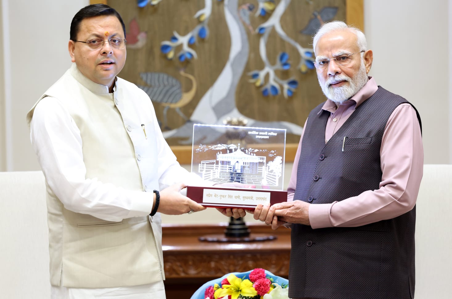 उत्तराखंड के मुख्यमंत्री पुष्कर सिंह धामी ने प्रधानमंत्री नरेंद्र मोदी से मुलाकात कर राज्य की विभिन्न विकास योजनाओं के लिए लगभग पांच हजार करोड़ स्वीकृत करने का अनुरोध किया