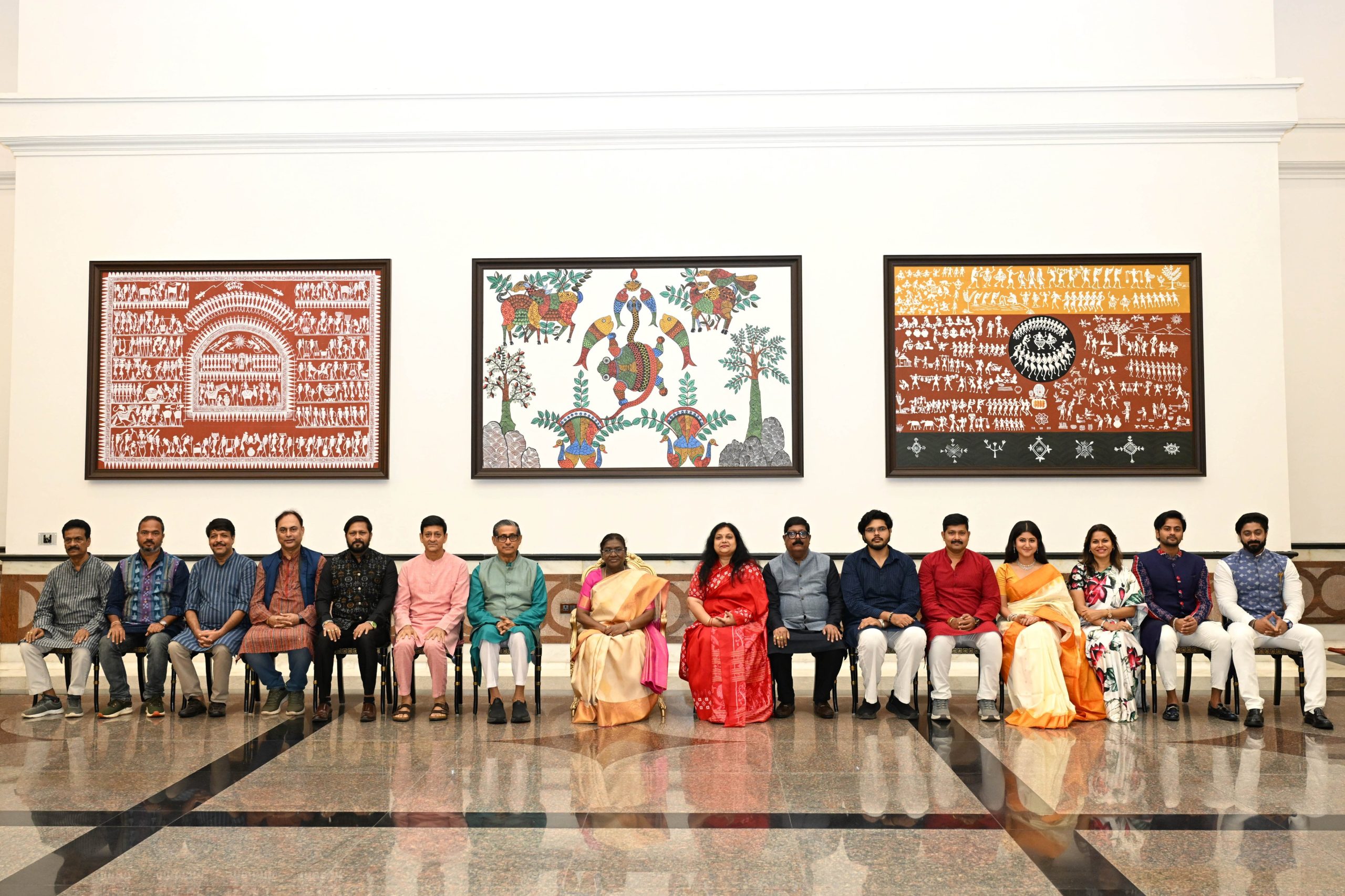 राष्ट्रपति द्रौपदी मुर्मु ने देखी ओडिया फिल्म ‘श्री जगन्नाथ नका नवकलेबरा’