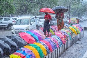 मौसम विभाग ने दिल्‍ली और आसपास के एनसीआर क्षेत्र में अगले चौबीस घंटे के लिए वर्षा का ऑरेंज अलर्ट जारी किया है