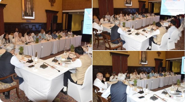 जम्मू-कश्मीर में विकास परियोजनाओं की प्रगति पर प्रधानमंत्री के सलाहकार तरुण कपूर ने की समीक्षा बैठक