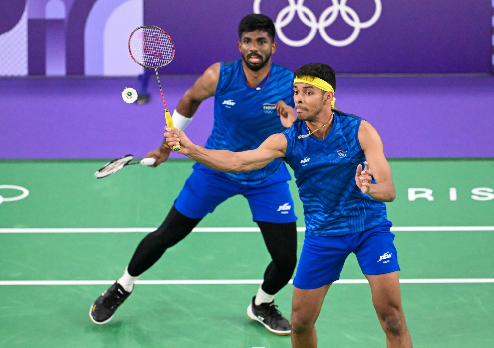 ব্যাডমিন্টনে পুরুষদের ডাবলসে  ভারতের সাত্ত্বিকসাইরাজ রানকিরেড্ডি ও চিরাগ শেঠি জুটি প্যারিসে বিশ্ব চ্যাম্পিয়নশিপের সেমিফাইনালে উঠেছেন।