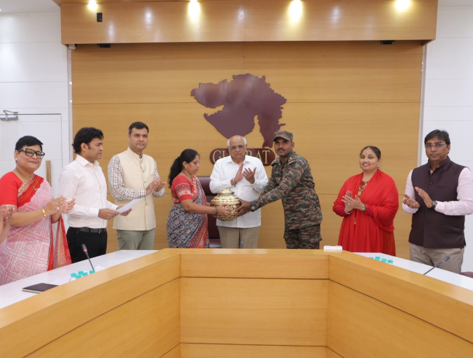 રાજ્યની આંગણવાડી બહેનોએ સરહદના જવાનો માટે સાડા ત્રણ લાખથી વધુ રાખડીઓ મોકલાવી નવો વિક્રમ બનાવ્યો