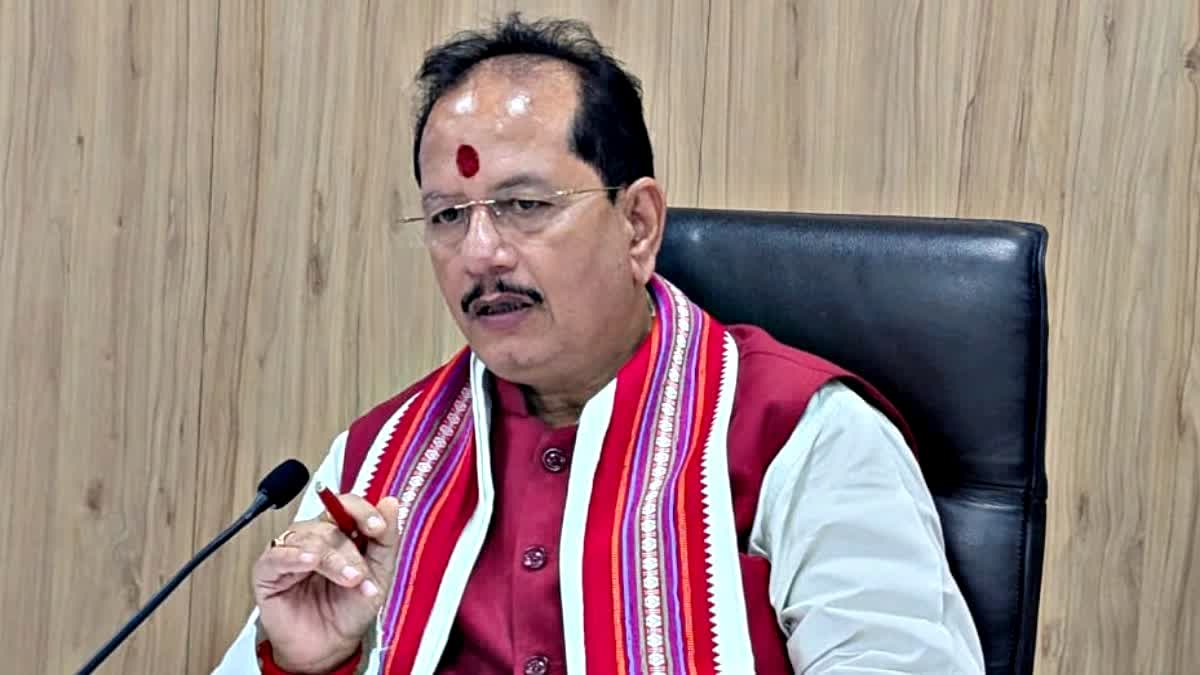 बिहार: निर्वाचन आयोग ने उपमुख्यमंत्री विजय कुमार सिन्हा को दो मतदाता फोटो पहचान पत्र रखने के लिए नोटिस जारी किया