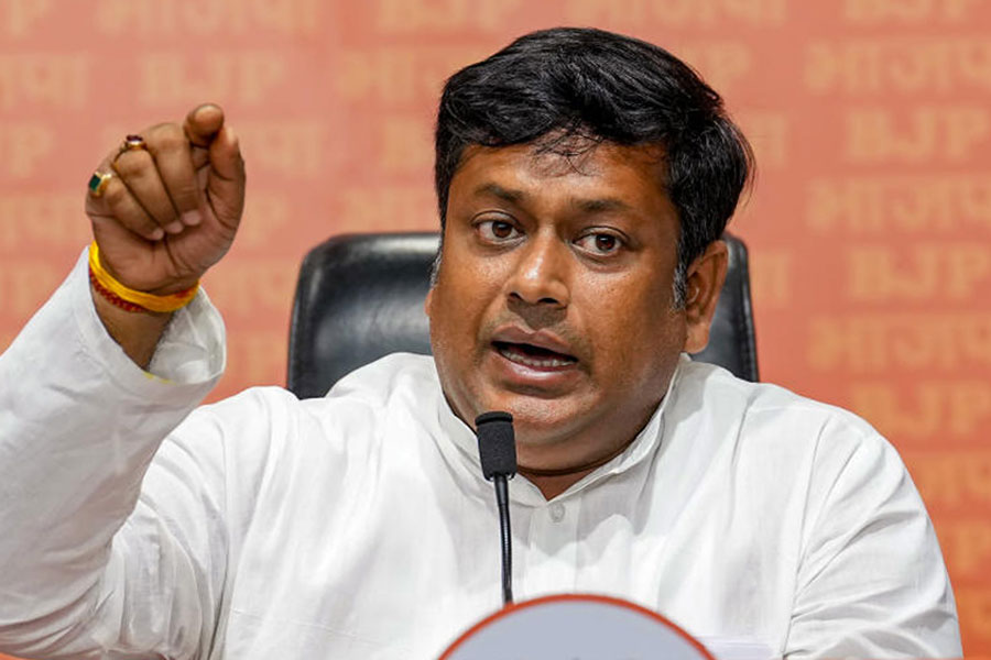কেন্দ্রীয় শিক্ষা প্রতিমন্ত্রী সুকান্ত মজুমদার ‘দ্য বেঙ্গল ফাইলস’ ছবির প্রদর্শনী বন্ধ করার নিন্দা করেছেন