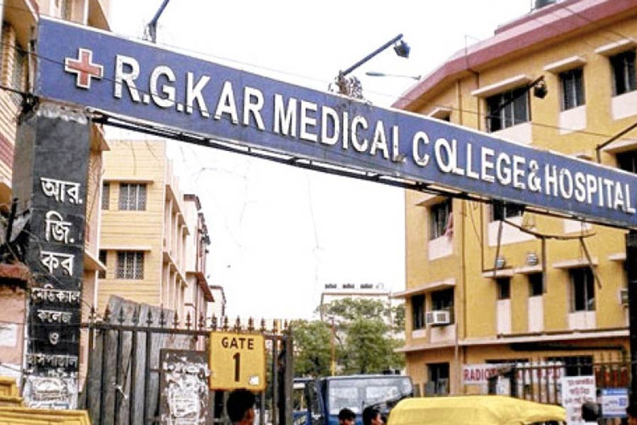 R G Kar মেডিক্যাল কলেজ হাসপাতালে গত বছর ৯ আগস্ট চিকিৎসক – পিজিটি তরুণীর ধর্ষণ ও নৃশংস হত্যার ঘটনায় সুবিচার, ও অপরাধীদের দৃষ্টান্তমূলক শাস্তির দাবিতে আজ বিভিন্ন সংগঠন আবার পথে নামছে।
