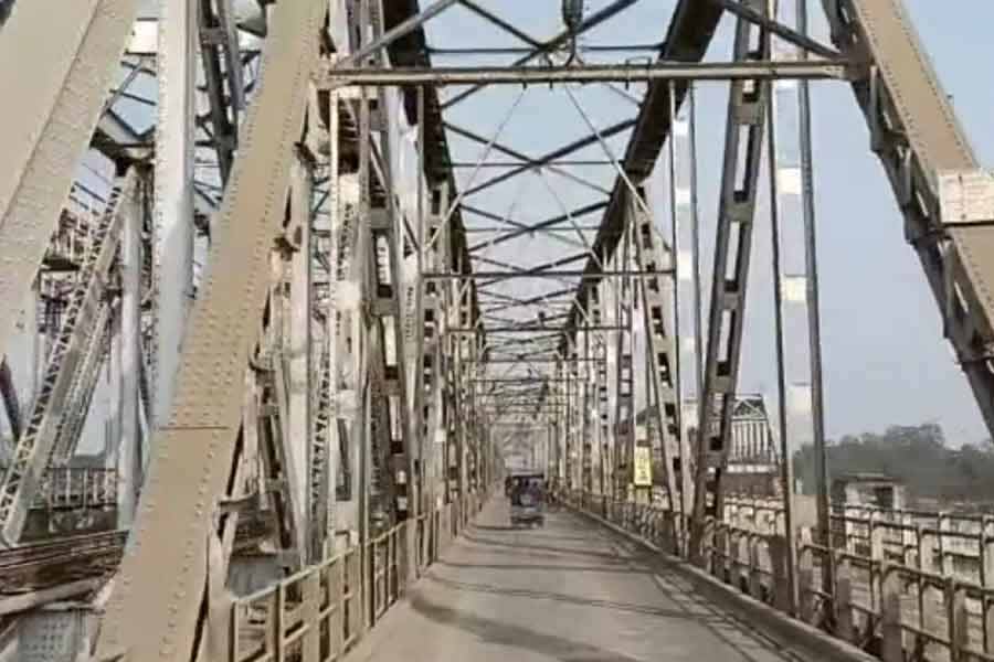 পুজোর আগেই ফরাক্কার দ্বিতীয় সেতু তৈরির কাজ শেষ হবে