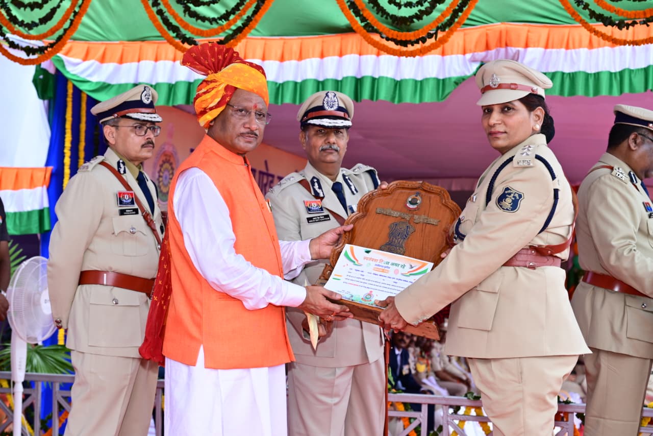 गृह मंत्रालय ने स्वतंत्रता दिवस पर 1090 कर्मियों को वीरता और सेवा पदक से किया सम्मानित