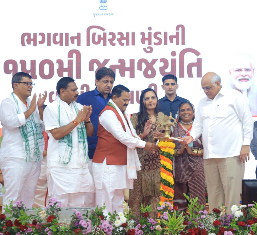 ભગવાન બિરસા મુંડાની જન્મજયંતિ નિમિત્તે 14 આદિજાતિ જિલ્લામાં 2 હજાર 500 જેટલા વિકાસ કામોના ઈ-લોકાર્પણ અને ઈ-ખાતમુહૂર્ત કરાયા