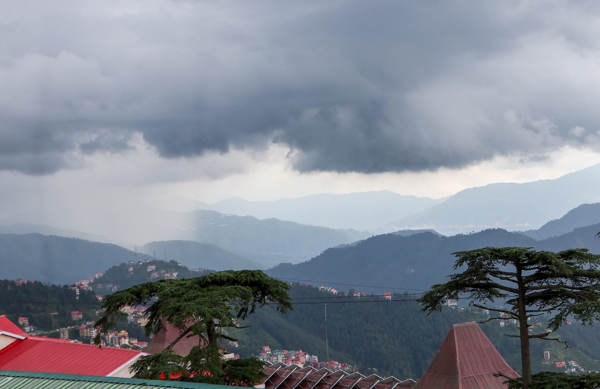 آج ہماچل پردیش کے زیادہ تر حصوں میں رُک رُک کر مانسون کی بارش کا سلسلہ جاری ہے