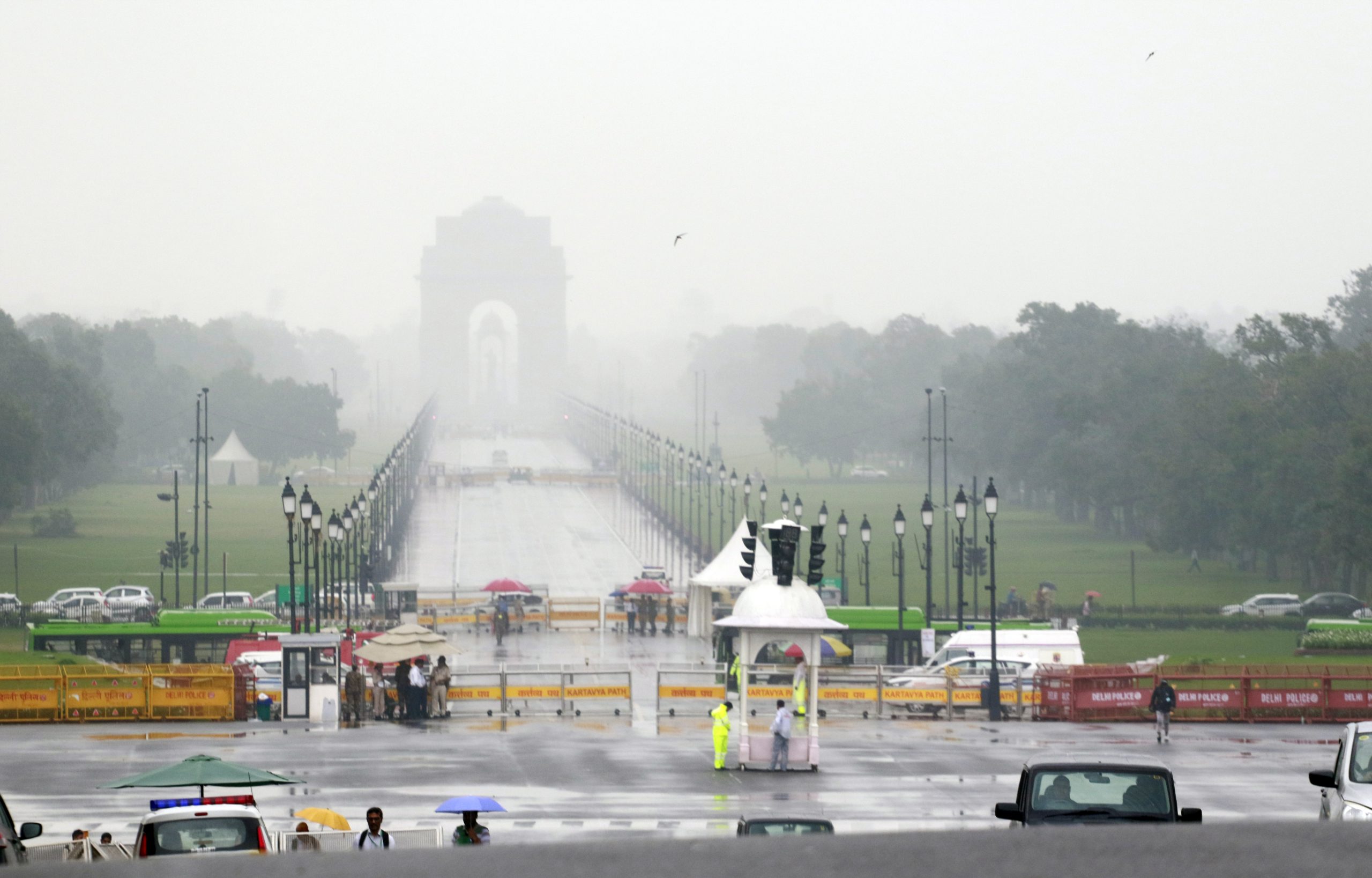 Heavy Rain Lashes Delhi; IMD Predicts More Showers, Extreme Rain in East Rajasthan Tomorrow