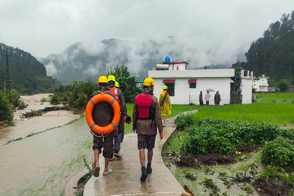 उत्तराखंडमधे उत्तरकाशी इथं बचाव कार्य युद्धपातळीवर सुरु