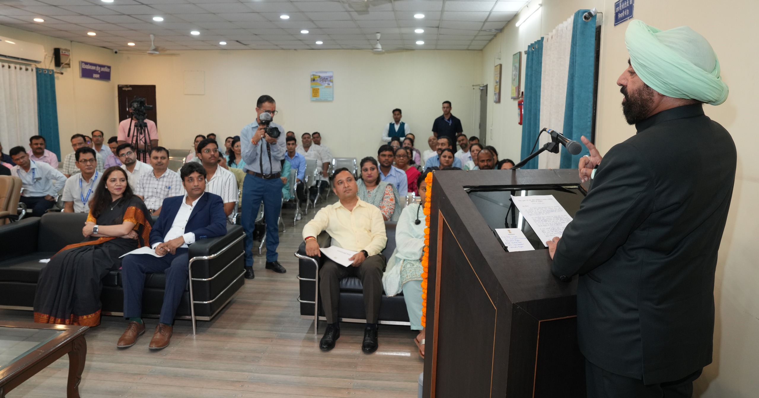 उत्तराखंड के राज्यपाल लेफ्टिनेंट जनरल गुरमीत सिंह ने कहा यातायात नियमों का पालन हर नागरिक का कर्तव्य