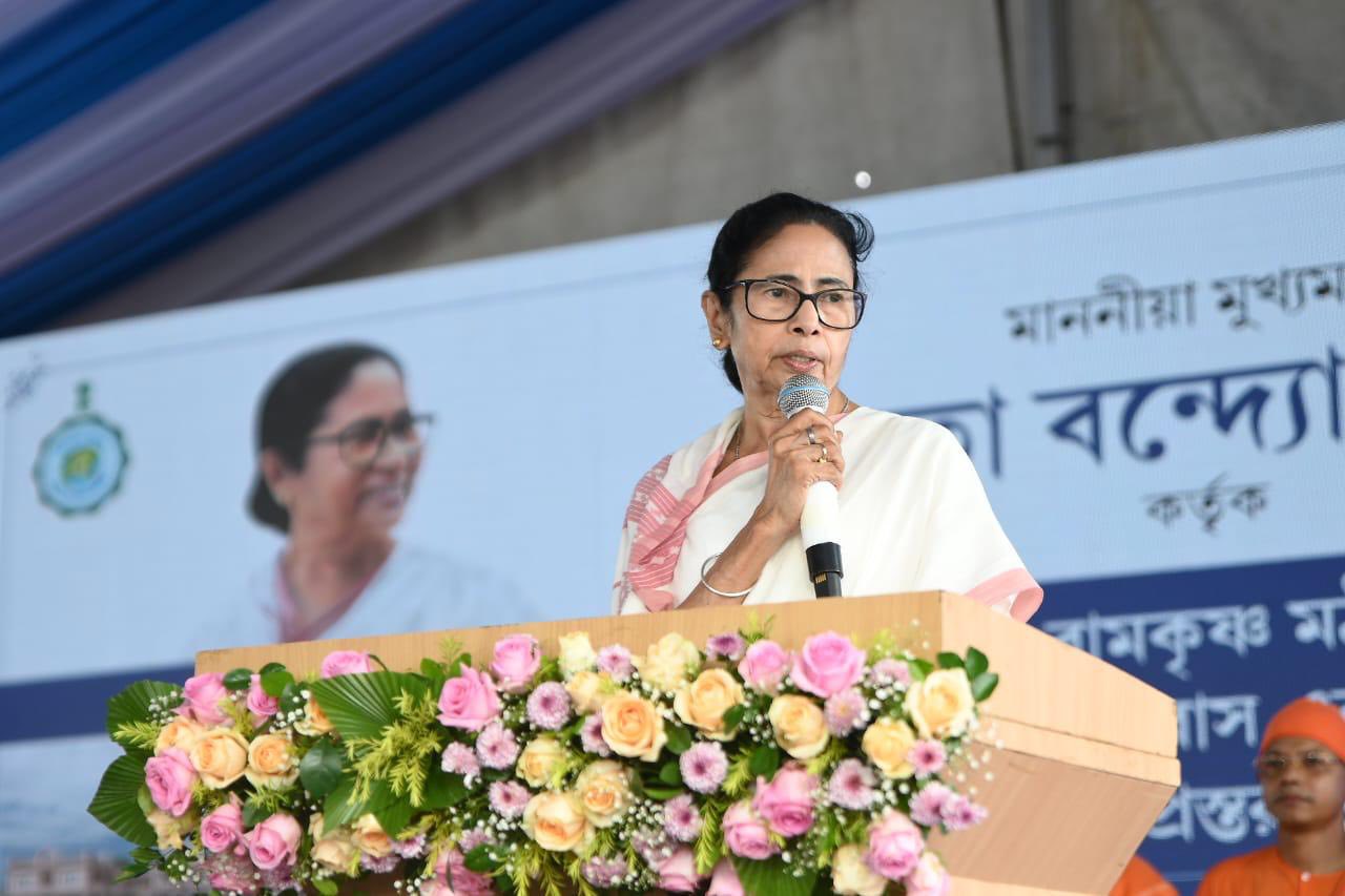তিন জেলা সফরে মুখ্যমন্ত্রী মমতা ব্যানার্জীর আজ ঝাড়গ্রামে বিভিন্ন কর্মসূচী রয়েছে।
