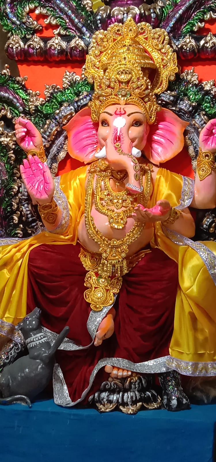 আজ গণেশ চতুর্থী। ভাদ্র মাসের শুল্কা পক্ষের পূণ্য তিথিতে রাজ্য তথা দেশজুড়ে সিদ্ধিদাতা গণপতির আরাধনা চলছে।