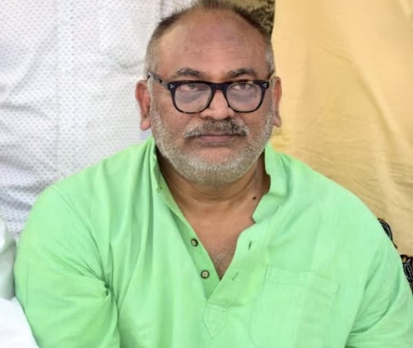 প্রাথমিকে নিয়োগ দুর্নীতি মামলায় আগামী ১২ই সেপ্টেম্বরের মধ্যে রাজ্যের কারা মন্ত্রী চন্দ্রনাথ সিনহা কে আত্মসমর্পণ করার নির্দেশ দিয়েছে ইডির বিশেষ আদালত।