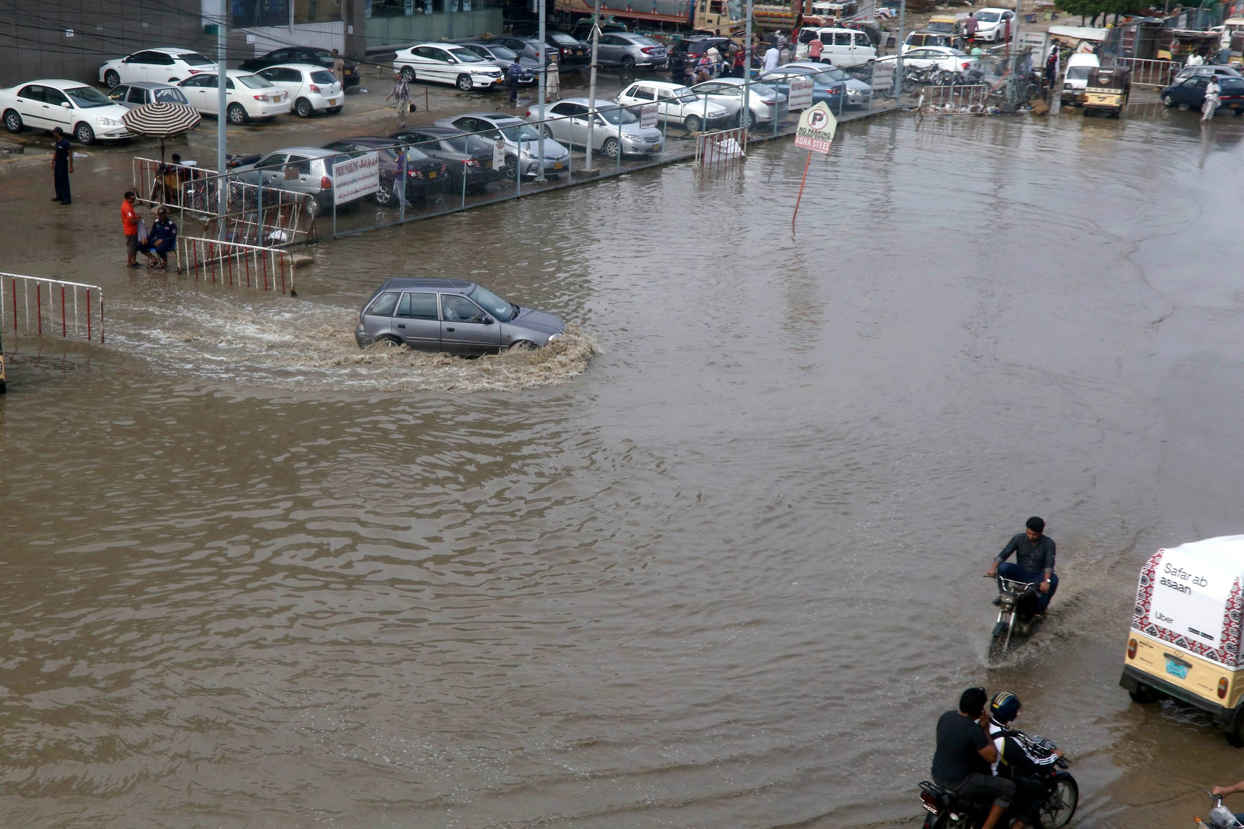 Pakistan Floods Worsen: Death Toll Rises to 327, Over 650 Killed Since June as Torrential Rains Continue
